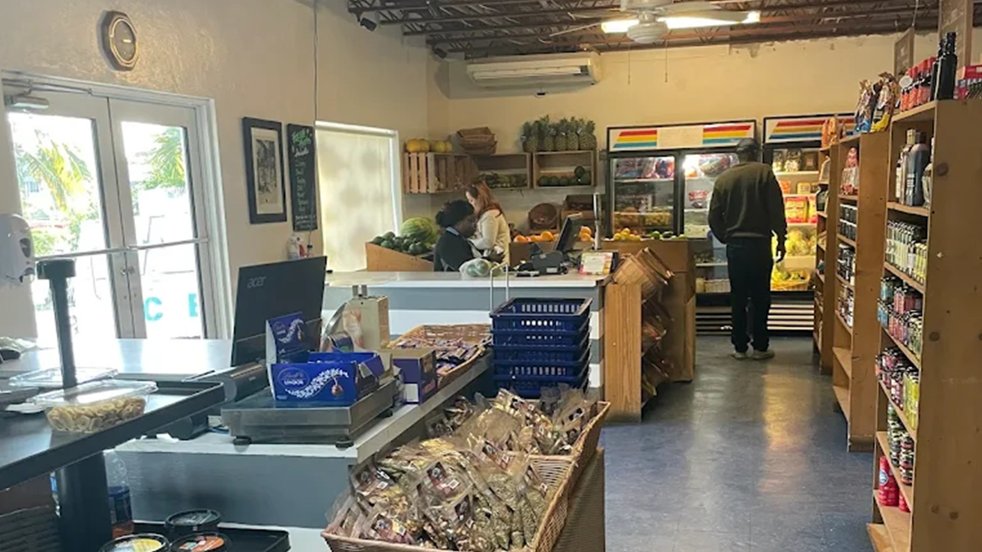 Captain Bob Harbour Island Food Store