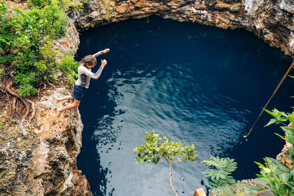 Shapire Blue Hole in North Eleuthera
